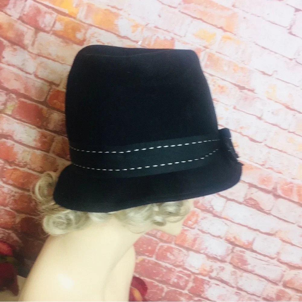 Vintage Luxor MCM Black Wool Felt Cloche Hat with Bow